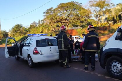 obera-|-un-trozo-de-hierro-se-desprendio-de-un-camion-e-impacto-contra-un-auto-de-transito-municipal:-el-conductor-se-dio-a-la-fuga 