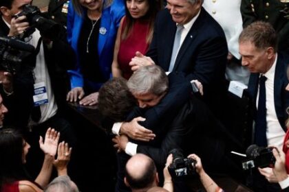 luis-caputo-predice-que-milei-ganara-las-elecciones-de-2027-de-manera-aplastante-en-la-primera-vuelta