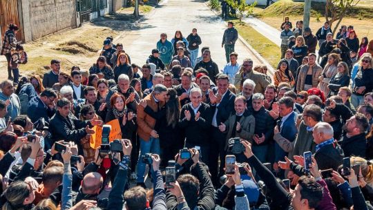 llaryora-y-passerini-habilitaron-obras-en-el-quebracho-con-una-foto-repleta-de-anotados-para-la-intendencia