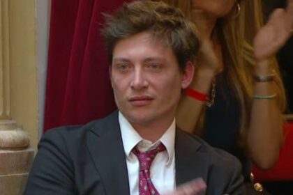 en-“qr!”-advirtieron-sobre-los-vinculos-entre-empresarios-y-el-gobierno:-“ser-amigo-de-santiago-caputo-pesa-en-la-mesa-de-negocios”