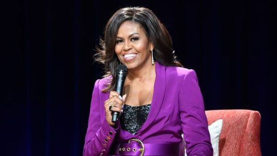 michelle-obama-lanzo-criticas-veladas-a-la-politica-de-eeuu.-y-cuestiono-la-obsesion-por-la-riqueza