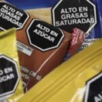 adios-a-los-octogonos:-el-gobierno-quiere-“liberar”-los-envases-y-devolver-los-dibujitos-a-la-comida-chatarra