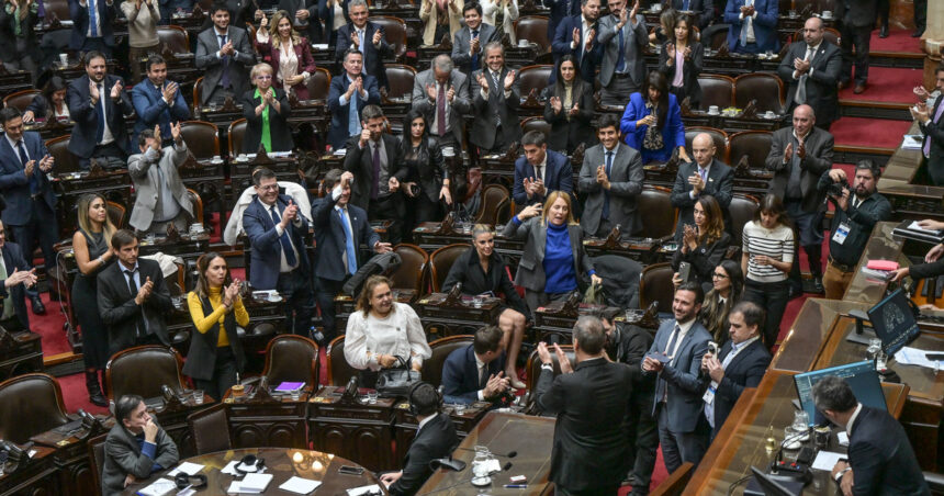 los-tucumanos-de-osvaldo-jaldo-le-dieron-el-quorum-al-gobierno-para-bloquear-la-interpelacion-de-adorni