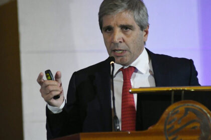¿se-agota-la-“motosierra”?-el-gobierno-cree-que-no-hay-margen-para-ajustar-mas-el-gasto-y-busca-sumar-recaudacion