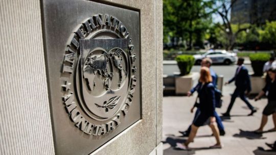 el-fmi-ubica-a-la-argentina-entre-los-beneficiados-por-la-guerra-en-medio-oriente,-pero-lanzo-una-advertencia