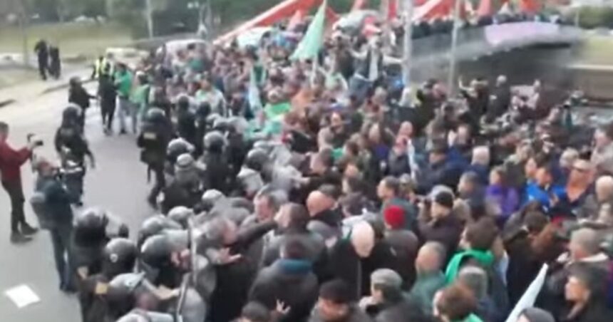 protestas-y-movilizaciones-sobre-la-general-paz,-a-la-altura-de-san-martin:-reclaman-por-el-cierre-de-pymes