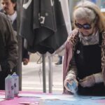 las-abuelas-grafiteras-de-lavapies-vuelven-a-pintar-madrid-y-llenan-de-memoria-un-festival