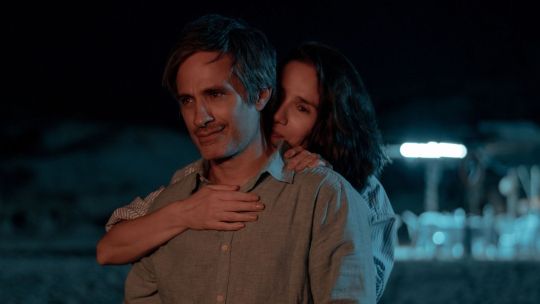 natalia-oreiro-y-gael-garcia-bernal-estrenan-“nada-entre-los-dos”,-una-historia-de-infidelidad-sin-juicios-morales