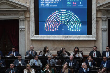 entre-cruces-y-chicanas,-el-gobierno-bloqueo-en-diputados-el-pedido-de-interpelacion-de-adorni-y-avanzo-con-la-ley-hojarasca