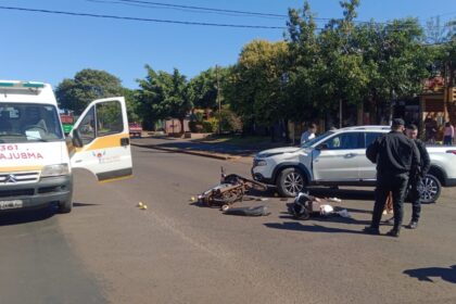 posadas-|-una-camioneta-choco-contra-una-moto-y-dos-adolescentes-fueron-hospitalizadas