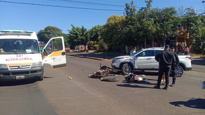 posadas-|-una-camioneta-choco-contra-una-moto-y-dos-adolescentes-fueron-hospitalizadas