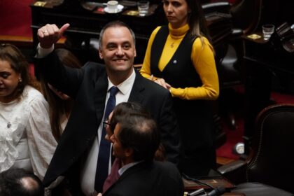 martin-menem-bloqueo-en-diputados-un-nuevo-intento-de-la-oposicion-por-interpelar-a-adorni-y-hubo-festejos,-no-solo-libertarios