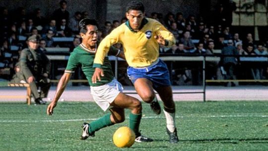 el-mundial-de-garrincha-en-chile-1962:-como-el-genio-brasileno-lidero-la-consagracion-de-la-copa-del-mundo