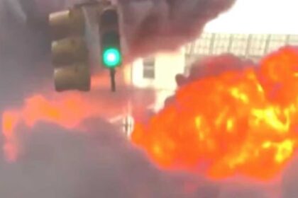 exploto-un-auto-a-metros-del-toro-de-wall-street-y-desato-el-panico-en-el-distrito-financiero
