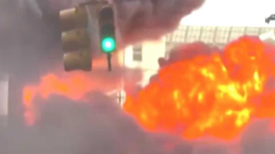 exploto-un-auto-a-metros-del-toro-de-wall-street-y-desato-el-panico-en-el-distrito-financiero