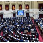 azotes,-carnet-para-mochileros-o-matriculas-para-palomas-mensajeras:-las-leyes-curiosas-e-insolitas-que-busca-eliminar-la-ley-de-hojarascas