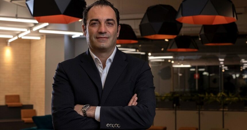 stellantis-invierte-60.000-millones-de-euros-a-nivel-mundial-y-lanza-60-nuevos-vehiculos,-incluida-una-“ofensiva-de-pick-ups”-en-argentina-y-brasil