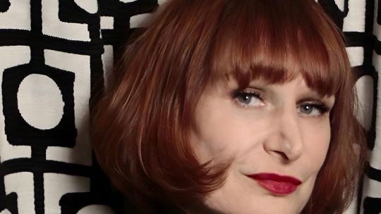 vera-cirkovic-y-la-belleza-de-lo-subversivo:-“la-rebeldia-de-los-poetas-malditos-nos-mantiene-despiertos”