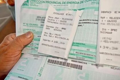 la-dpec-devolvera-dinero-cobrado-de-mas-a-usuarios:-como-hacer-el-tramite-digital