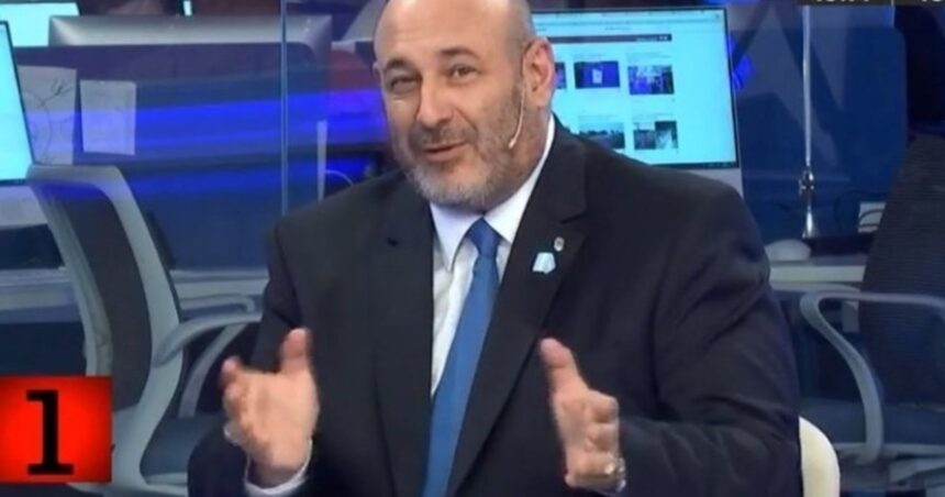 con-una-maniobra-para-no-ser-acusado-de-vulnerar-la-privacidad-del-presidente,-santiago-cuneo-denuncio-a-javier-milei-por-violacion-“secretos-militares”