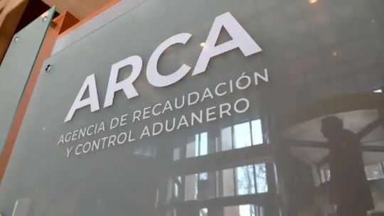 polemica-en-arca-por-246-ascensos-discrecionales-y-sueldos-de-seis-millones-de-pesos