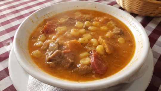receta-de-locro-criollo-tradicional-paso-a-paso:-el-clasico-casero-e-infaltable-para-este-25-de-mayo