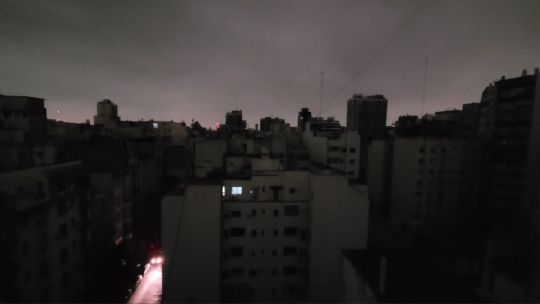 apagon-en-caba:-casi-100-mil-usuarios-sin-luz-tras-el-incendio-en-una-subestacion-de-edesur