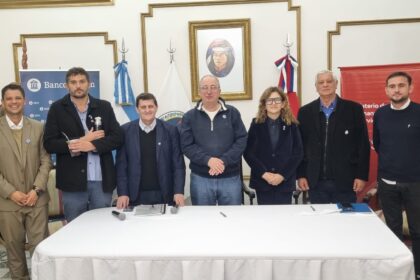 el-gobernador-de-misiones,-hugo-passalacqua-y-el-banco-nacion-presentaron-nuevas-lineas-de-credito-para-el-sector-yerbatero,-forestal,-tealero-y-energetico,-por-97-mil-millones-de-pesos