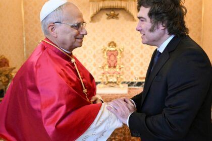 la-posible-visita-del-papa-leon-xiv-a-la-argentina-este-ano,-a-un-paso-de-confirmarse:-los-sugerentes-mensajes-entre-javier-milei-y-pablo-quirno