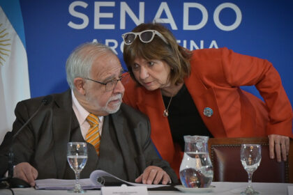 bullrich-bajo-la-sesion-por-los-pliegos-judiciales,-los-dialoguistas-desafian-al-gobierno-y-cruje-la-interna-peronista