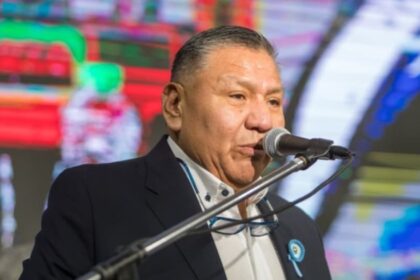 la-asuncion-de-un-sindicalista-en-chubut-reunio-a-un-gobernador,-empresarios,-diputados-y-gremialistas
