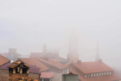 el-poder-de-la-niebla:-hallan-bacterias-que-eliminan-contaminantes-del-aire-200-veces-mas-rapido-que-en-las-nubes