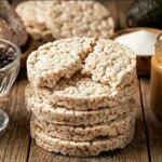 la-verdad-detras-de-las-galletas-de-arroz:-por-que-los-nutricionistas-cuestionan-su-uso-como-snack-saludable