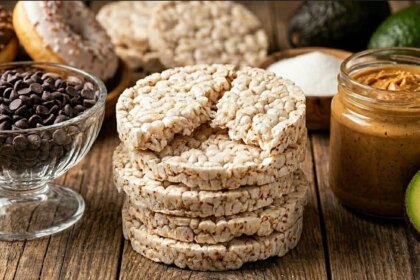 la-verdad-detras-de-las-galletas-de-arroz:-por-que-los-nutricionistas-cuestionan-su-uso-como-snack-saludable