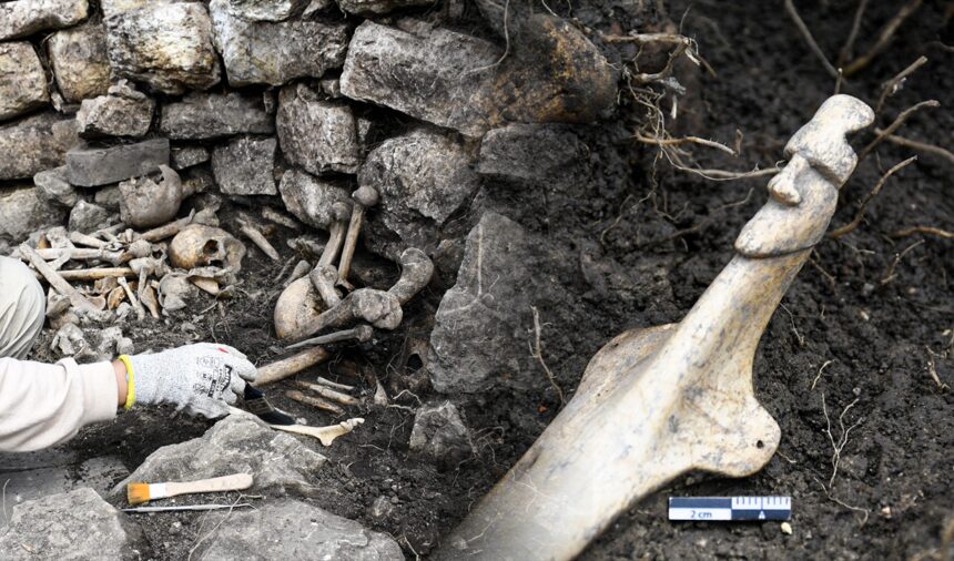 arqueologos-de-peru-descubren-tumba-de-hace-600-anos-en-kuelap-con-restos-humanos-y-ofrendas-ceremoniales-unicas