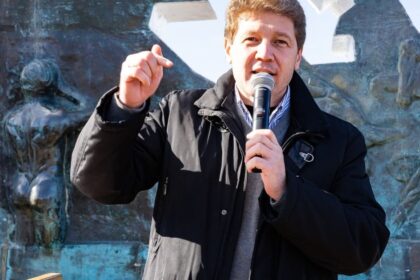 se-agrava-la-crisis-en-tierra-del-fuego:-la-legislatura-derogo-el-veto-del-gobernador-que-defendia-la-reforma-y-ahora-definira-la-justicia
