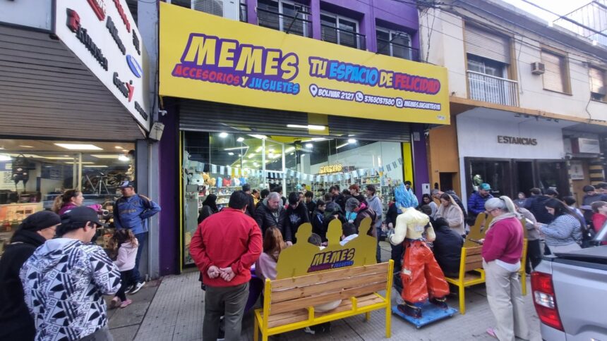 furor-por-las-figuritas-del-mundial-en-posadas:-masivo-intercambio-para-completar-el-album
