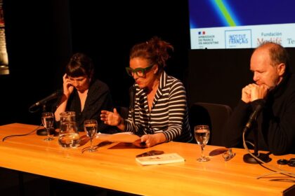 diego-golombek-y-phoebe-hadjimarkos-clarke-analizaron-como-la-ciencia-y-la-ficcion-inventan-el-mundo