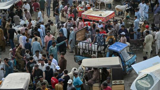 pakistan:-24-muertos-tras-el-ataque-a-un-tren-donde-viajaba-personal-militar