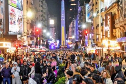 una-multitud-celebro-los-90-anos-del-obelisco,-el-icono-porteno