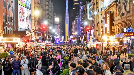 una-multitud-celebro-los-90-anos-del-obelisco,-el-icono-porteno