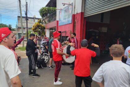 asi-viven-los-hinchas-en-posadas-la-previa-del-partido-entre-river-y-belgrano