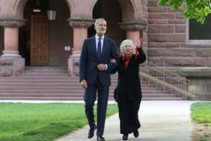 margaret-atwood-recibio-el-premio-joan-margarit-y-defendio-a-la-poesia-como-refugio-frente-a-los-autoritarismos