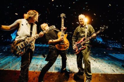 airbag-convirtio-velez-en-una-guerra-rockera-entre-pogos-salvajes,-un-avion-gigante-y-un-setlist-que-rompio-todas-las-reglas