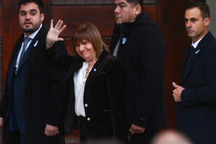 karina-milei-impidio-que-patricia-bullrich-entre-al-cabildo-y-calienta-la-interna