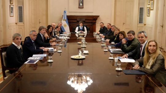 tras-el-tedeum,-javier-milei-reune-a-su-gabinete-para-intentar-calmar-la-interna-libertaria