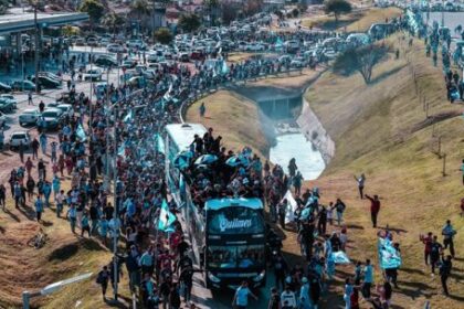 belgrano-dio-la-vuelta-olimpica-por-cordoba-y-la-ciudad-lloro-de-felicidad