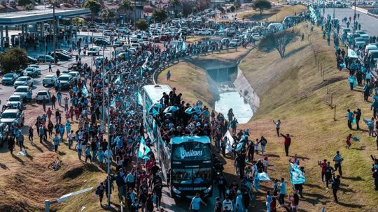 belgrano-dio-la-vuelta-olimpica-por-cordoba-y-la-ciudad-lloro-de-felicidad