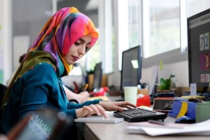 despues-de-87-dias-de-restricciones-y-censura-digital,-iran-restablecera-el-acceso-internacional-a-internet-desde-este-martes