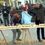 descontrol-en-avellaneda-por-el-sandwich-de-matambre-a-la-pizza-gigante:-derribaron-vallas-para-llevarse-porciones